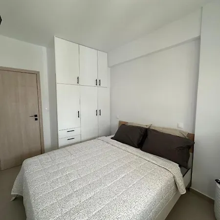 아파트 Loutraki's Hideaway , 2 Min Walk To *
