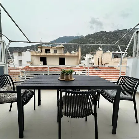 アパート Loutraki's Hideaway , 2 Min Walk To ルートラキ