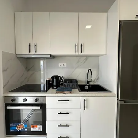 Loutraki's Hideaway , 2 Min Walk To *