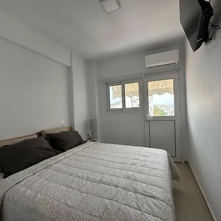 아파트 Loutraki's Hideaway , 2 Min Walk To *