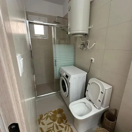 아파트 Loutraki's Hideaway , 2 Min Walk To *