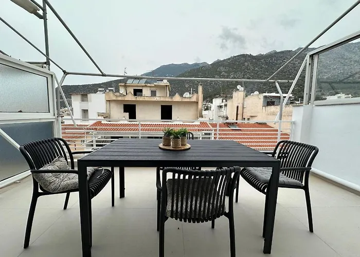 アパート Loutraki's Hideaway , 2 Min Walk To ルートラキ