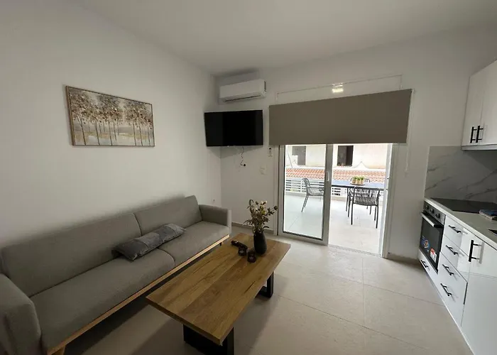 アパート Loutraki's Hideaway , 2 Min Walk To ルートラキ