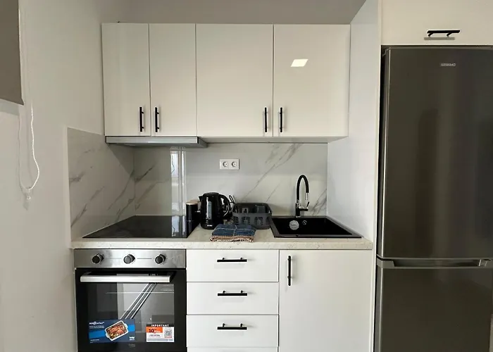 Loutraki's Hideaway , 2 Min Walk To *